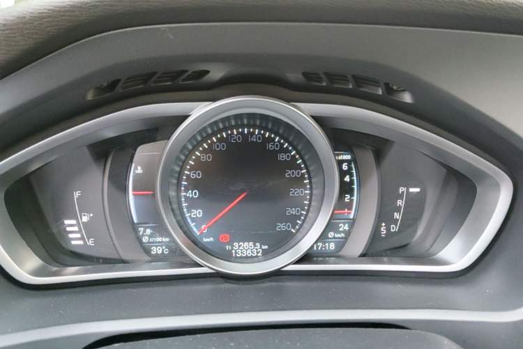 Used Volvo V40 2016 T4 Smart Luxury Edition Instrument Cluster