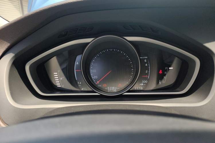 Used Volvo V40 2016 T3 Zhiyi Edition Instrument Cluster