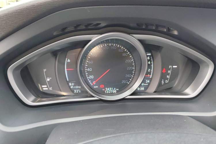 Used Volvo V40 2016 T4 Smart Luxury Edition Instrument Cluster