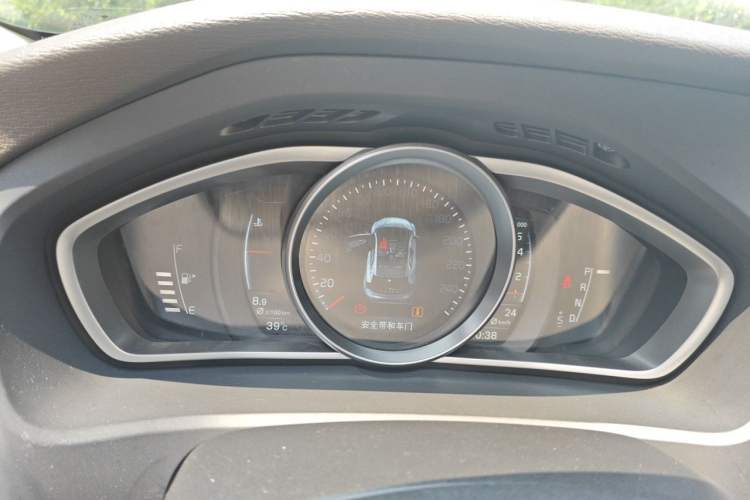 Used Volvo V40 2016 T4 Smart Luxury Edition Instrument Cluster
