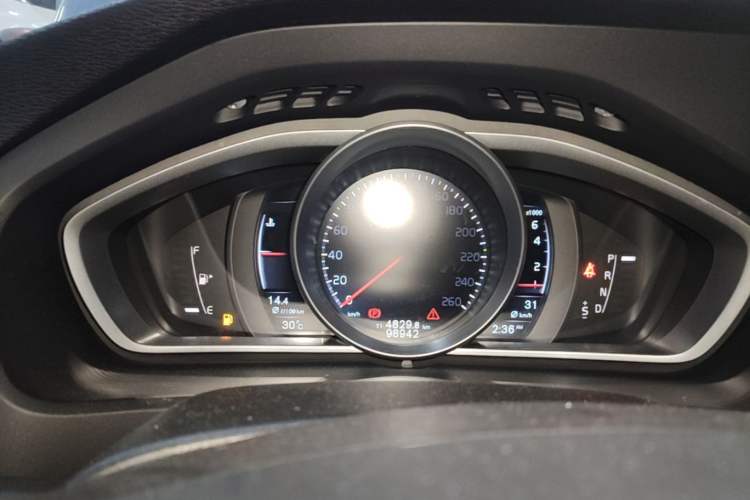 Used Volvo V40 2016 T3 Zhiyi Edition Instrument Cluster