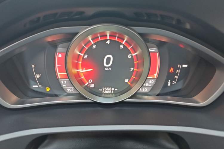 Used Volvo V40 2016 T4 Smart Luxury Edition Instrument Cluster