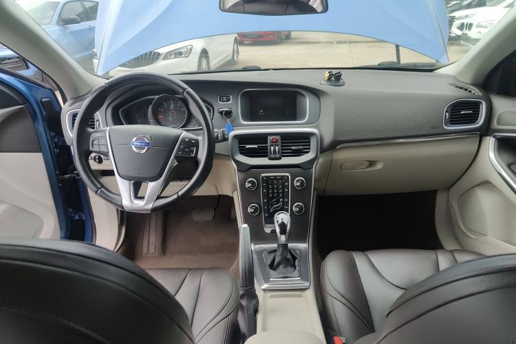 Used Volvo V40 2016 T3 Zhiyi Edition Interior 2