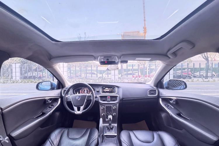 Used Volvo V40 2016 T3 Zhiyi Edition Interior 2