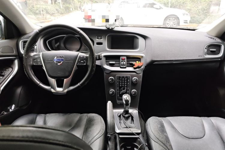 Used Volvo V40 2016 T3 Zhiyi Edition Interior 2