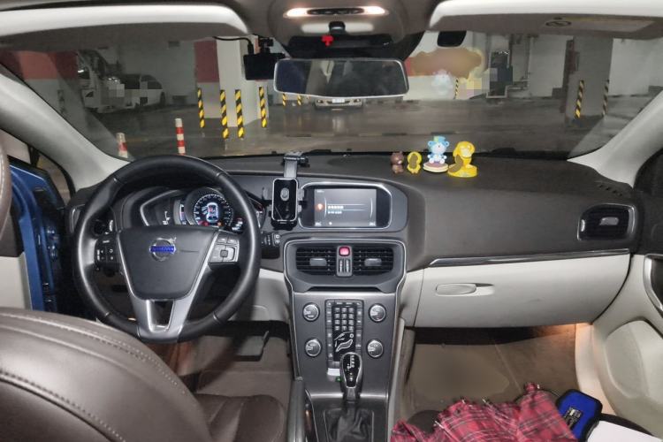 Used Volvo V40 2016 T3 Zhiyi Edition Interior 2