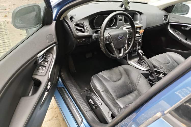 Used Volvo V40 2016 T3 Zhiyi Edition Interior 3