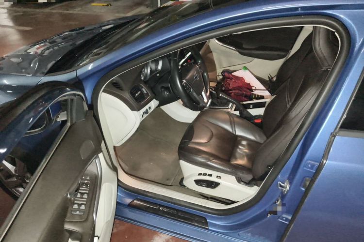 Used Volvo V40 2016 T3 Zhiyi Edition Interior 3