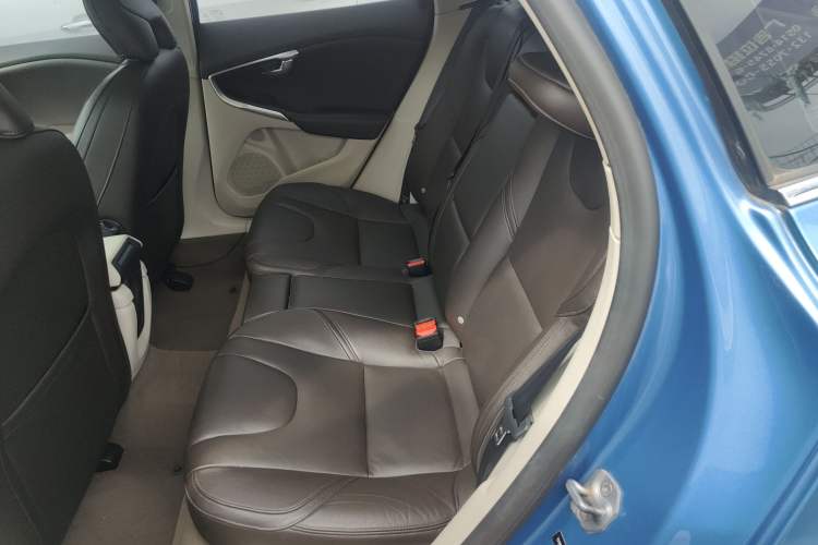 Used Volvo V40 2016 T3 Zhiyi Edition Interior 4