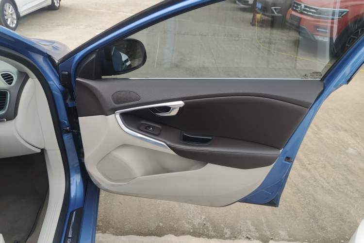 Used Volvo V40 2016 T3 Zhiyi Edition Interior 5