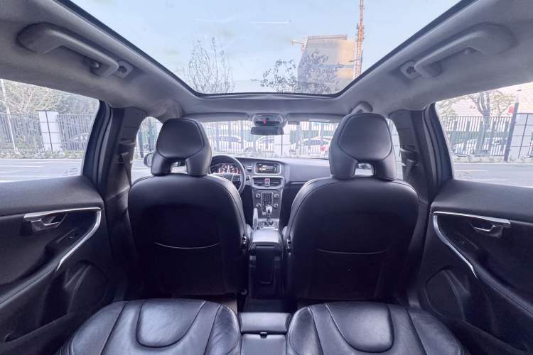 Used Volvo V40 2016 T3 Zhiyi Edition Interior 5