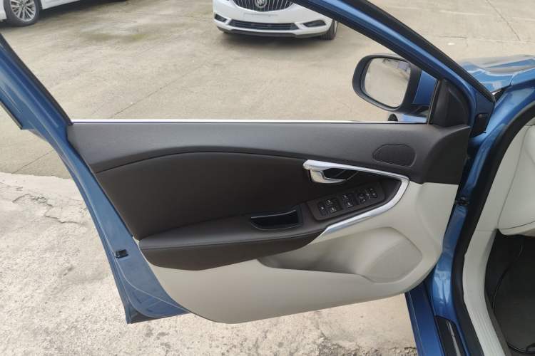 Used Volvo V40 2016 T3 Zhiyi Edition Interior 7