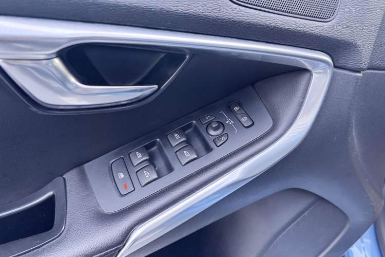 Used Volvo V40 2016 T3 Zhiyi Edition Interior 7