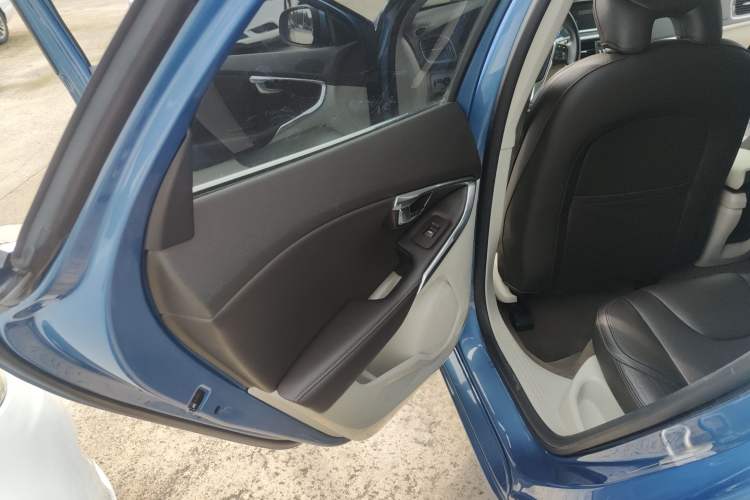 Used Volvo V40 2016 T3 Zhiyi Edition Interior 8