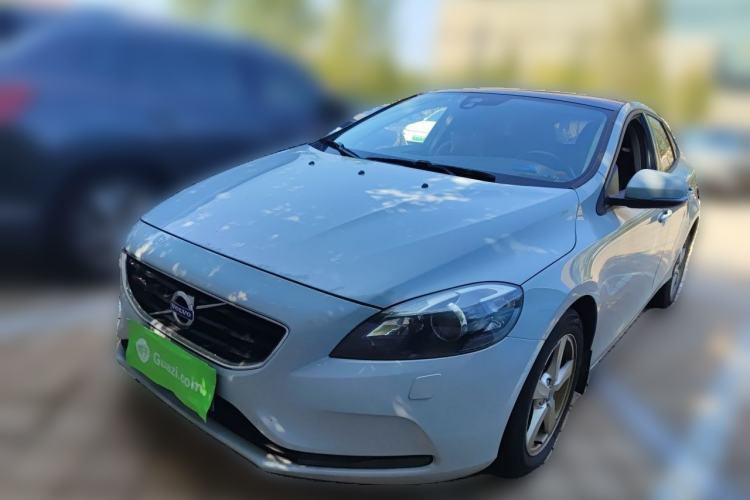 Volvo V40 2016 T3 Zhiyi Edition مستعملة Guazi used car, China used car export, Used car for sale, Used cars, Cheapest cars for sale