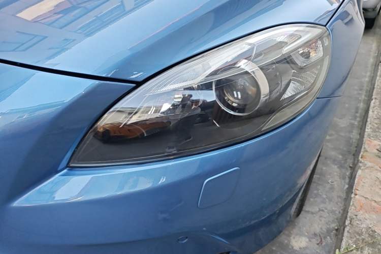 Used Volvo V40 2016 T4 Smart Luxury Edition Left Front Headlight