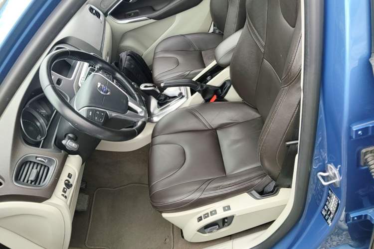 Used Volvo V40 2016 T4 Smart Luxury Edition Left Front Seat