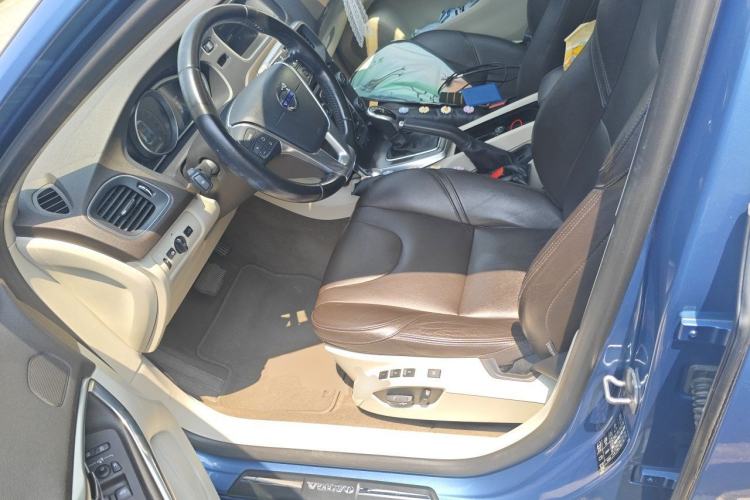 Used Volvo V40 2016 T4 Smart Luxury Edition Left Front Seat