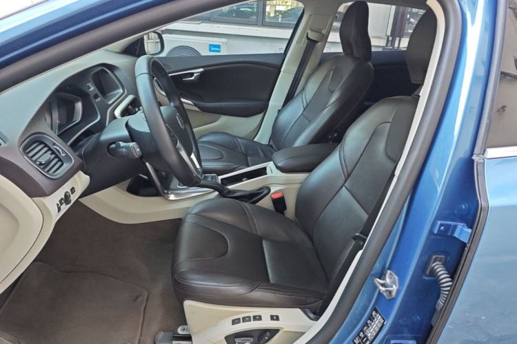 Used Volvo V40 2016 T4 Smart Luxury Edition Left Front Seat