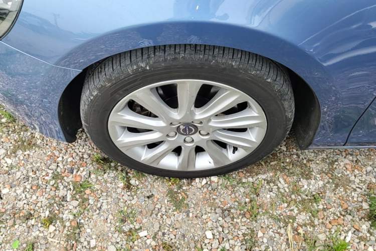 Used Volvo V40 2016 T4 Smart Luxury Edition Left Front Wheel Hub