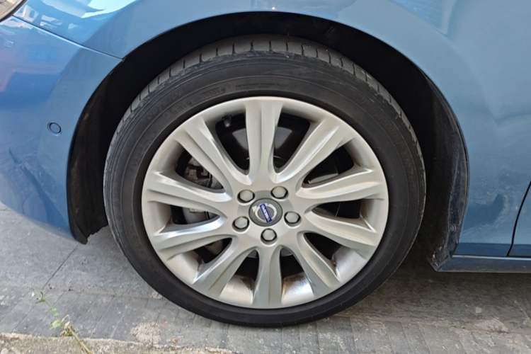 Used Volvo V40 2016 T4 Smart Luxury Edition Left Front Wheel Hub