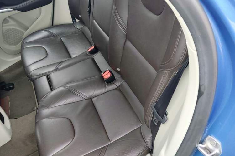 Used Volvo V40 2016 T4 Smart Luxury Edition Left Rear Seat
