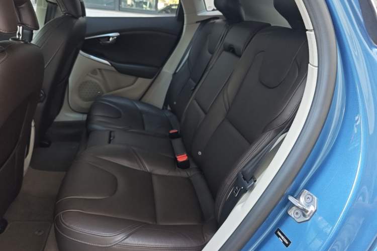 Used Volvo V40 2016 T4 Smart Luxury Edition Left Rear Seat