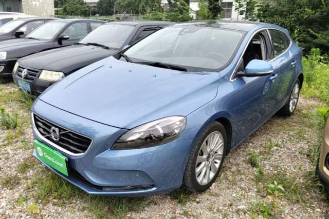 Used Volvo V40 2016 T4 Smart Luxury Edition