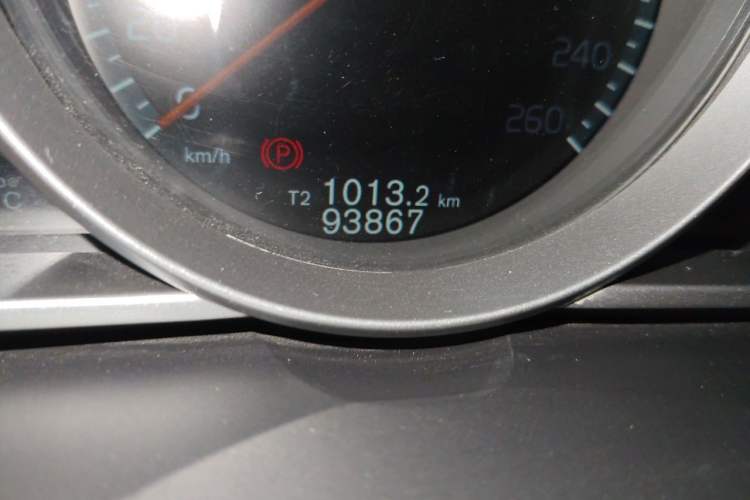 Used Volvo V40 2016 T3 Zhiyi Edition Odometer Close Up