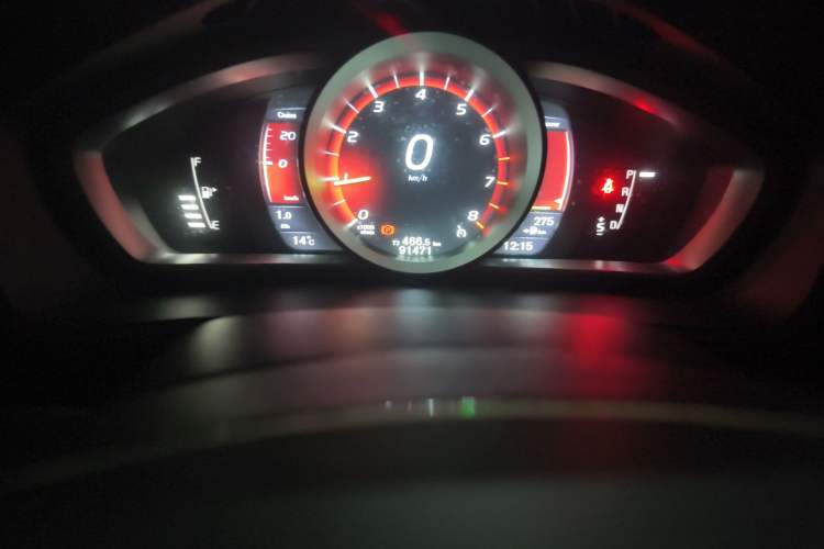 Used Volvo V40 2016 T3 Zhiyi Edition Odometer Close Up