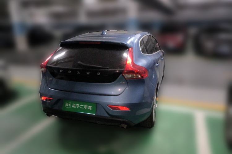 Used Volvo V40 2016 T4 Smart Luxury Edition Rear Right 45 Deg