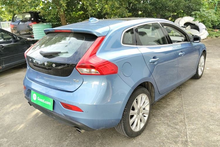 Used Volvo V40 2016 T4 Smart Luxury Edition Rear Right 45 Deg