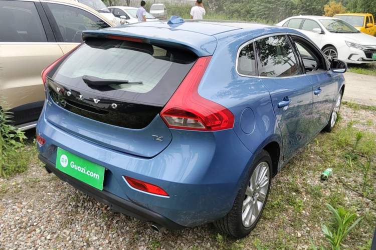 Used Volvo V40 2016 T4 Smart Luxury Edition Rear Right 45 Deg