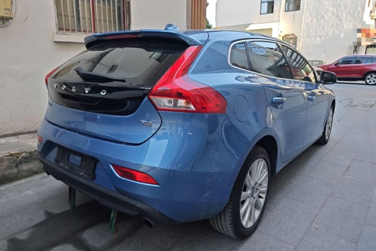 Used Volvo V40 2016 T4 Smart Luxury Edition Rear Right 45 Deg