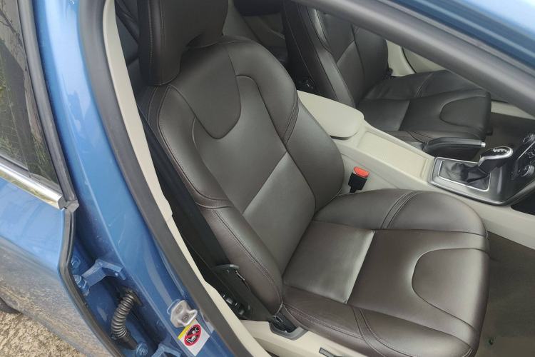 Used Volvo V40 2016 T3 Zhiyi Edition Right Front Seat