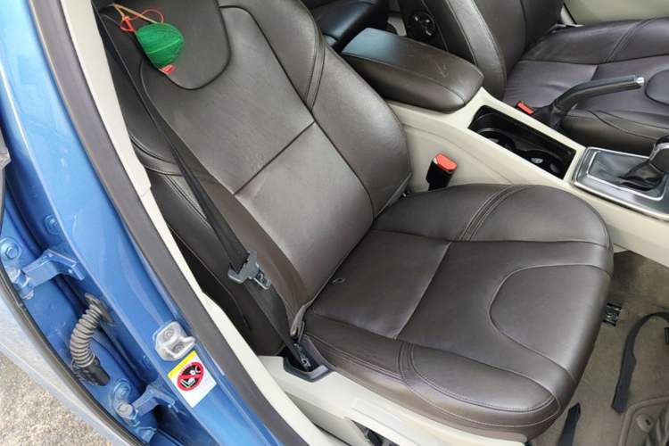 Used Volvo V40 2016 T4 Smart Luxury Edition Right Front Seat