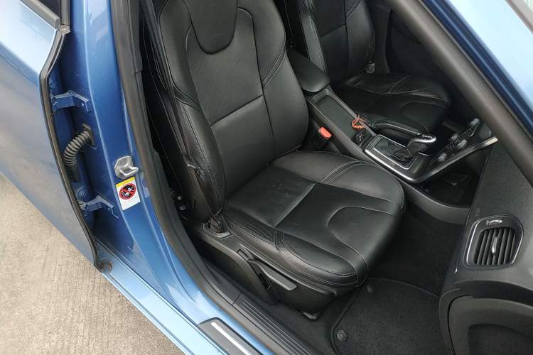 Used Volvo V40 2016 T3 Zhiyi Edition Right Front Seat