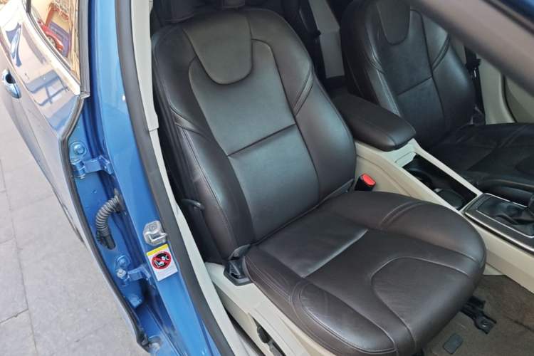 Used Volvo V40 2016 T4 Smart Luxury Edition Right Front Seat