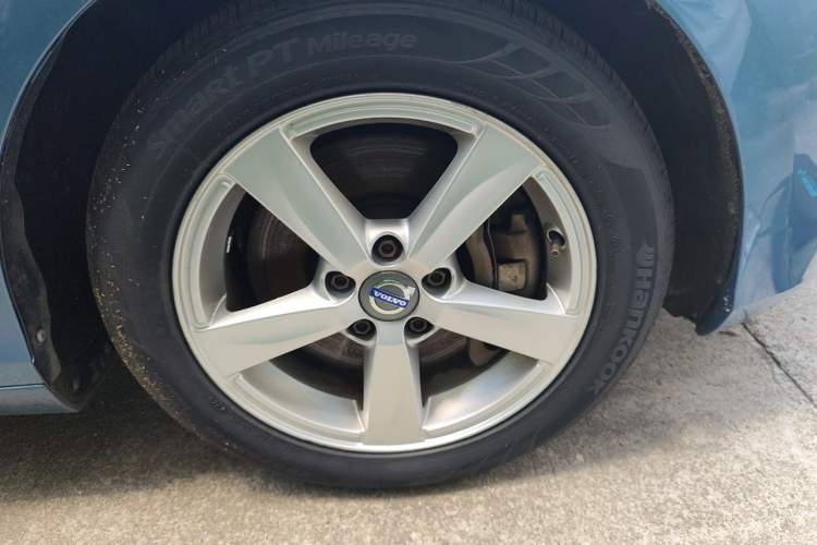 Used Volvo V40 2016 T3 Zhiyi Edition Right Front Wheel Hub