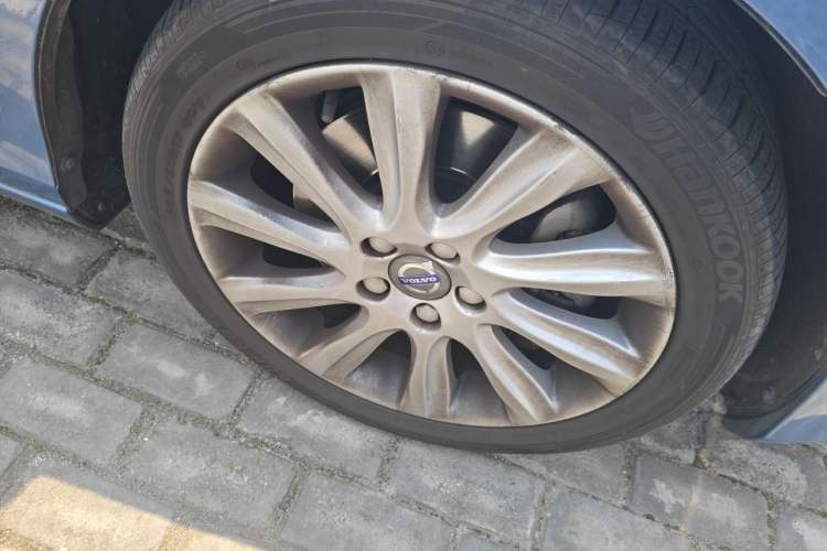 Used Volvo V40 2016 T4 Smart Luxury Edition Right Front Wheel Hub