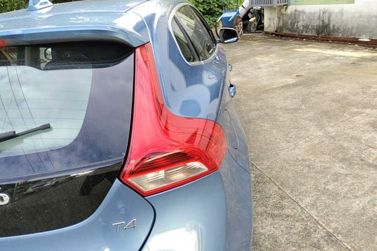 Used Volvo V40 2016 T4 Smart Luxury Edition Right Rear Taillight