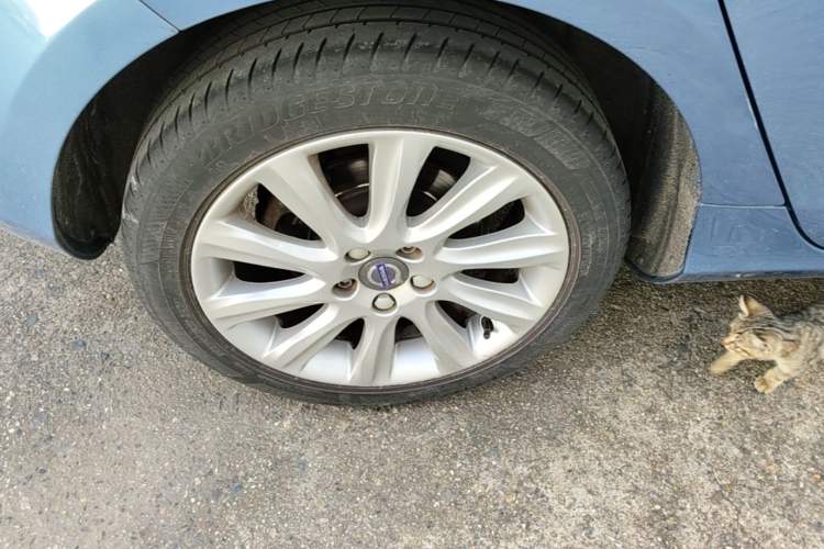 Used Volvo V40 2016 T4 Smart Luxury Edition Right Rear Wheel Hub