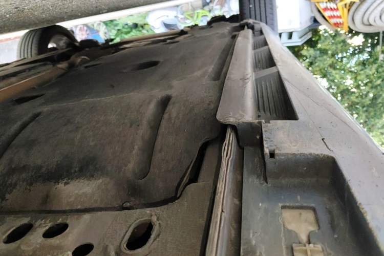 Used Volvo V40 2016 T4 Smart Luxury Edition Right Side Sill