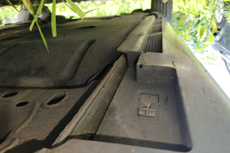 Used Volvo V40 2016 T4 Smart Luxury Edition Right Side Sill