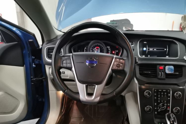 Used Volvo V40 2016 T3 Zhiyi Edition Steering Wheel