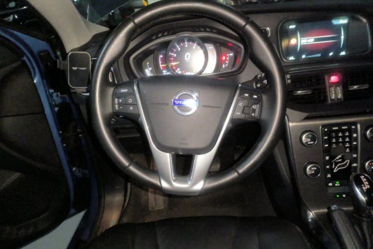 Used Volvo V40 2016 T4 Smart Luxury Edition Steering Wheel