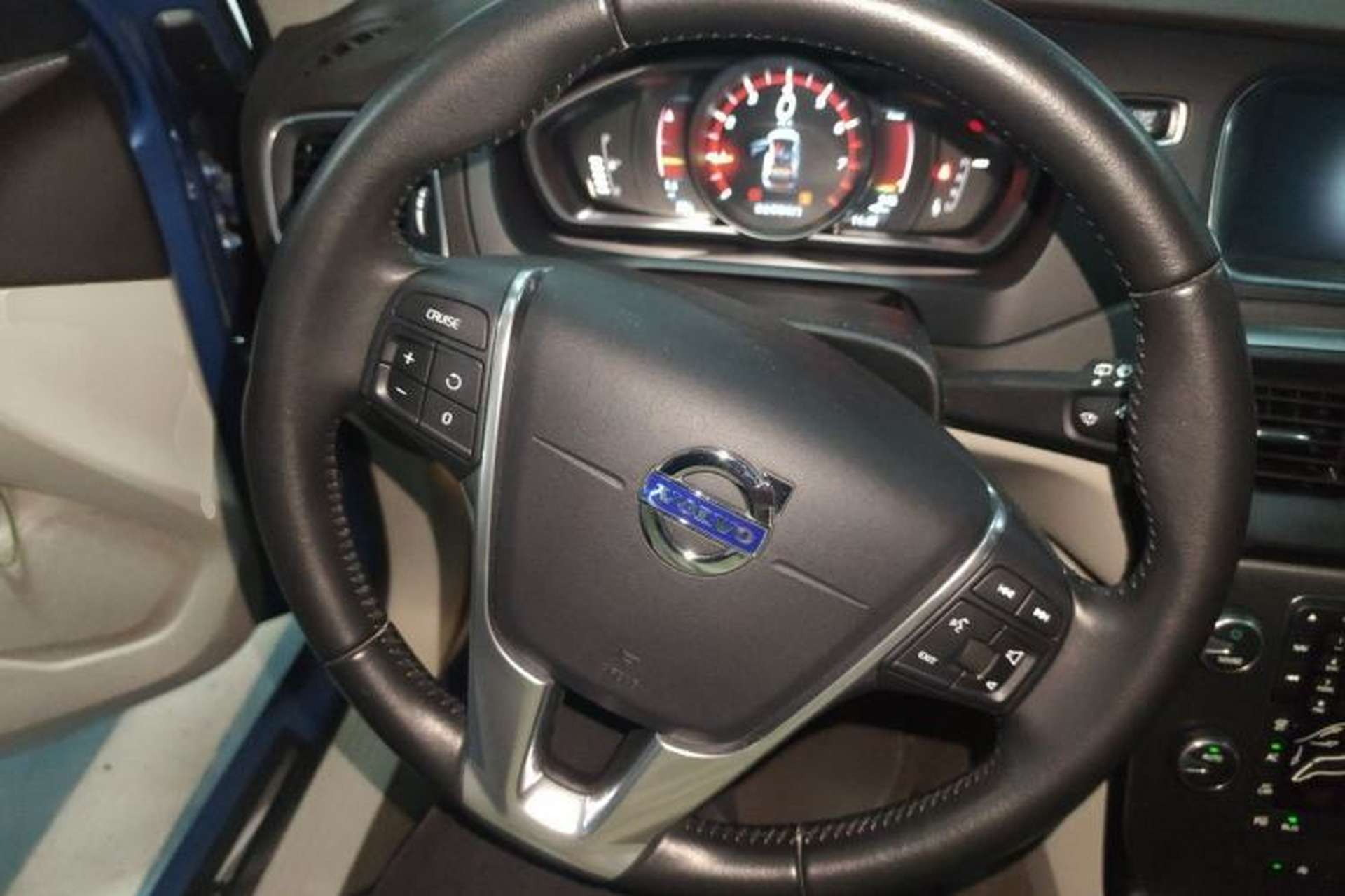 Used Volvo V40 2016 T4 Smart Luxury Edition Steering Wheel