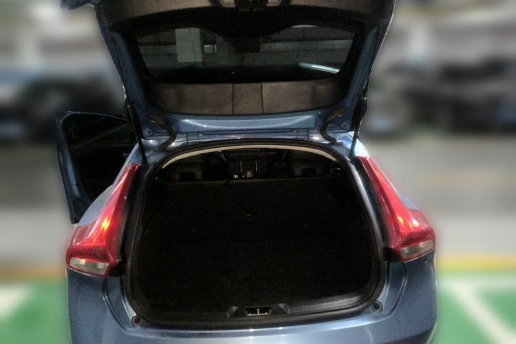 Used Volvo V40 2016 T4 Smart Luxury Edition Trunk