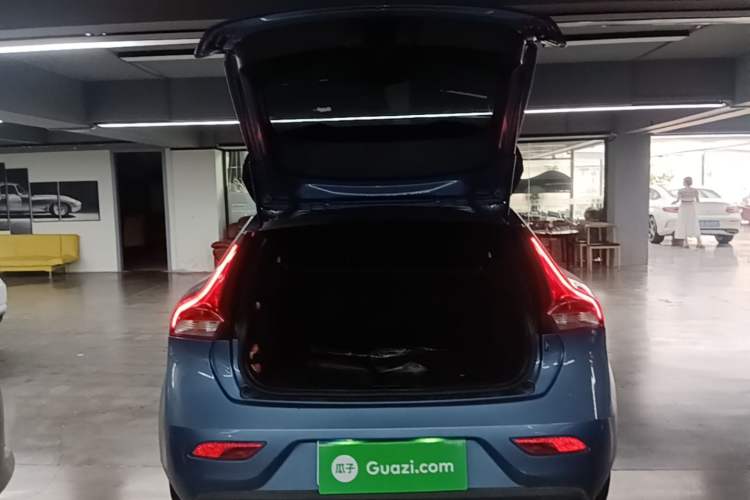 Used Volvo V40 2016 T3 Zhiyi Edition Trunk