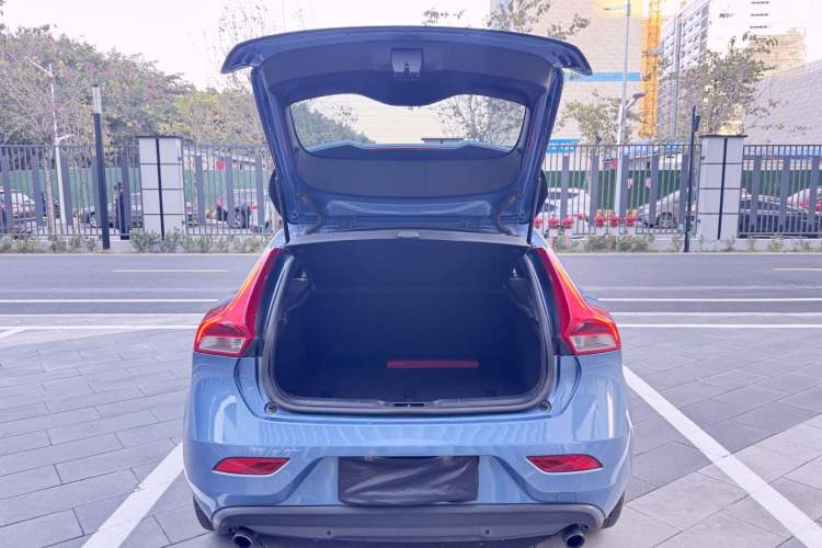 Used Volvo V40 2016 T3 Zhiyi Edition Trunk